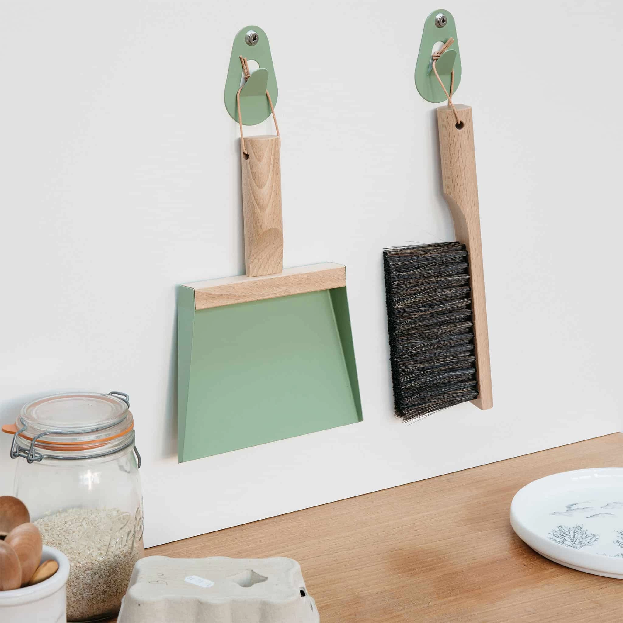 Andree Jardin Hand Brush & Dustpan Set - Sage 4 Andree Jardin Hand Brush & Dustpan Set - Sage - Image 4