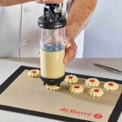 De Buyer 'Le Tube' Pro Pastry Syringe 11 De Buyer 'Le Tube' Pro Pastry Syringe -Sous Chef Kitchenware DB0190 DeBuyer LeTube ProPastrySyringe lifestyle 18