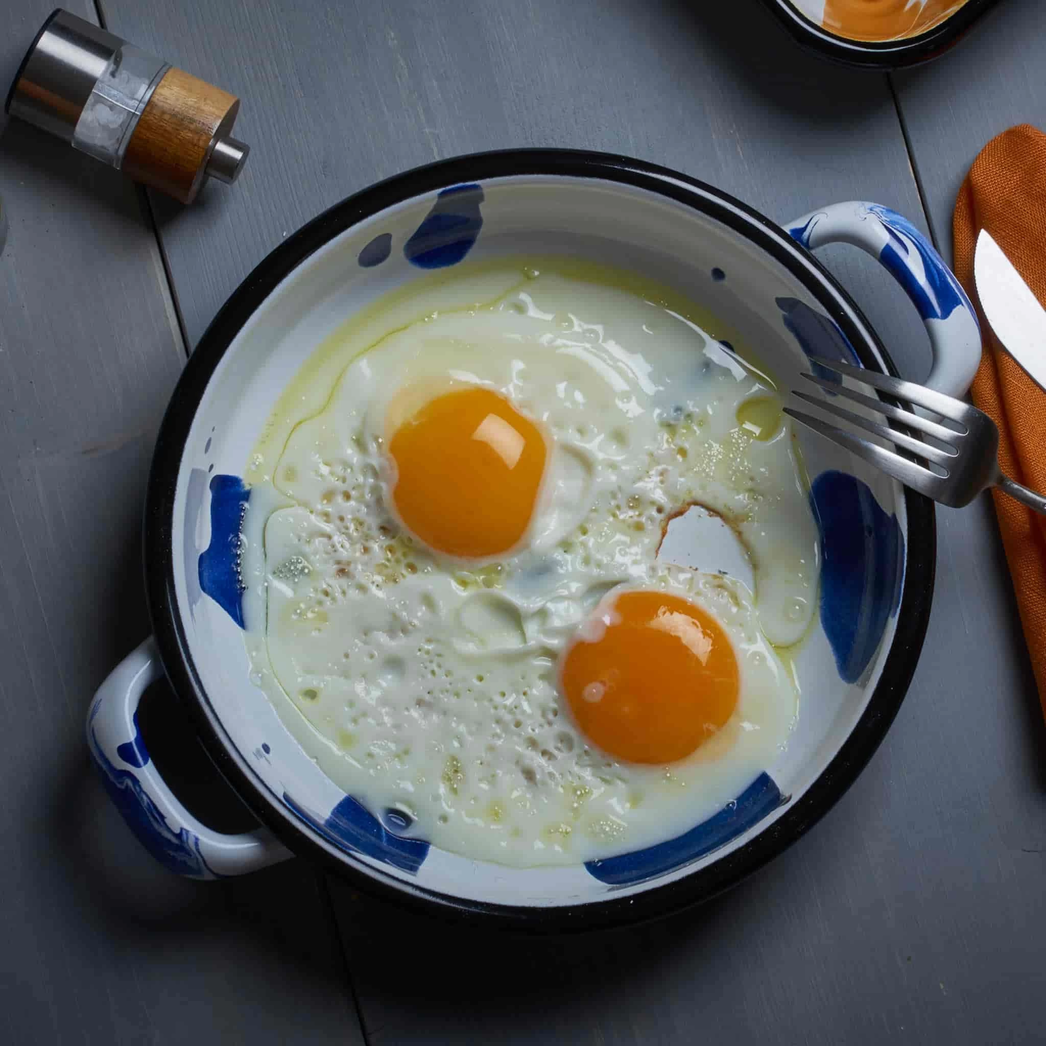 Paintstroke Enamel Frying Pan, Blue & White 18cm 2 Paintstroke Enamel Frying Pan, Blue & White 18cm - Image 2