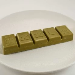 La Molina XXL Pistachio Chocolate Bar With Salted Pistachios 250g 7 La Molina XXL Pistachio Chocolate Bar With Salted Pistachios 250g -Sous Chef Kitchenware LM0002LaMolinaXXLPistachioChocolateBarwithSaltedPistachios250gLifestyle