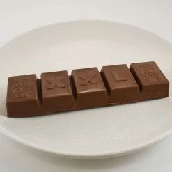 La Molina XXL Milk Chocolate Bar With Hazelnuts And Flor De Sal 250g 7 La Molina XXL Milk Chocolate Bar With Hazelnuts And Flor De Sal 250g -Sous Chef Kitchenware LM0003LaMolinaXXLMilkChocolateBarwithHazelnutsandFlordeSal250gLife