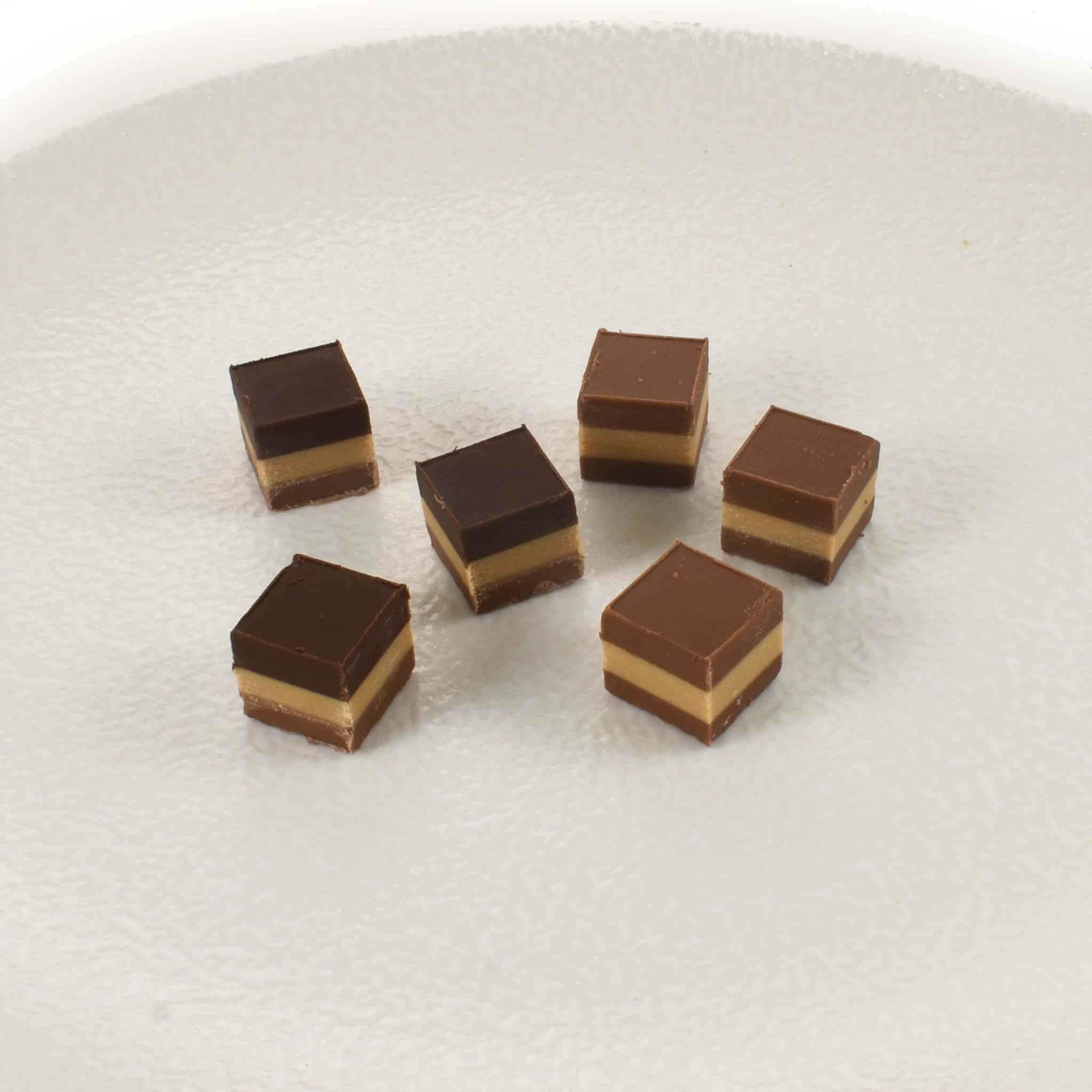 La Molina Mondria & Manzoni Cremini 64 Assorted Chocolates, 540g 2 La Molina Mondria & Manzoni Cremini 64 Assorted Chocolates, 540g - Image 2