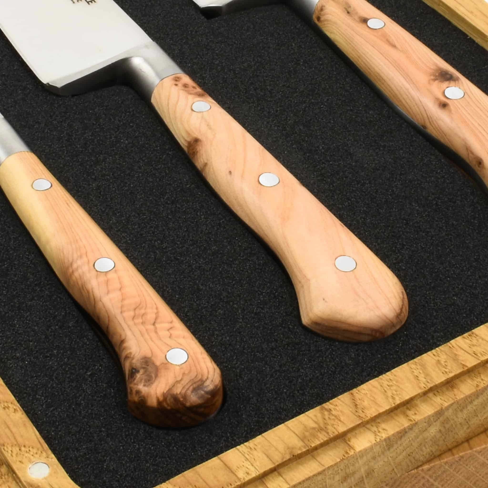 Laguiole En Aubrac Set Of 3 Classic Knives In Oak Box, Juniper 2 Laguiole En Aubrac Set Of 3 Classic Knives In Oak Box, Juniper - Image 2