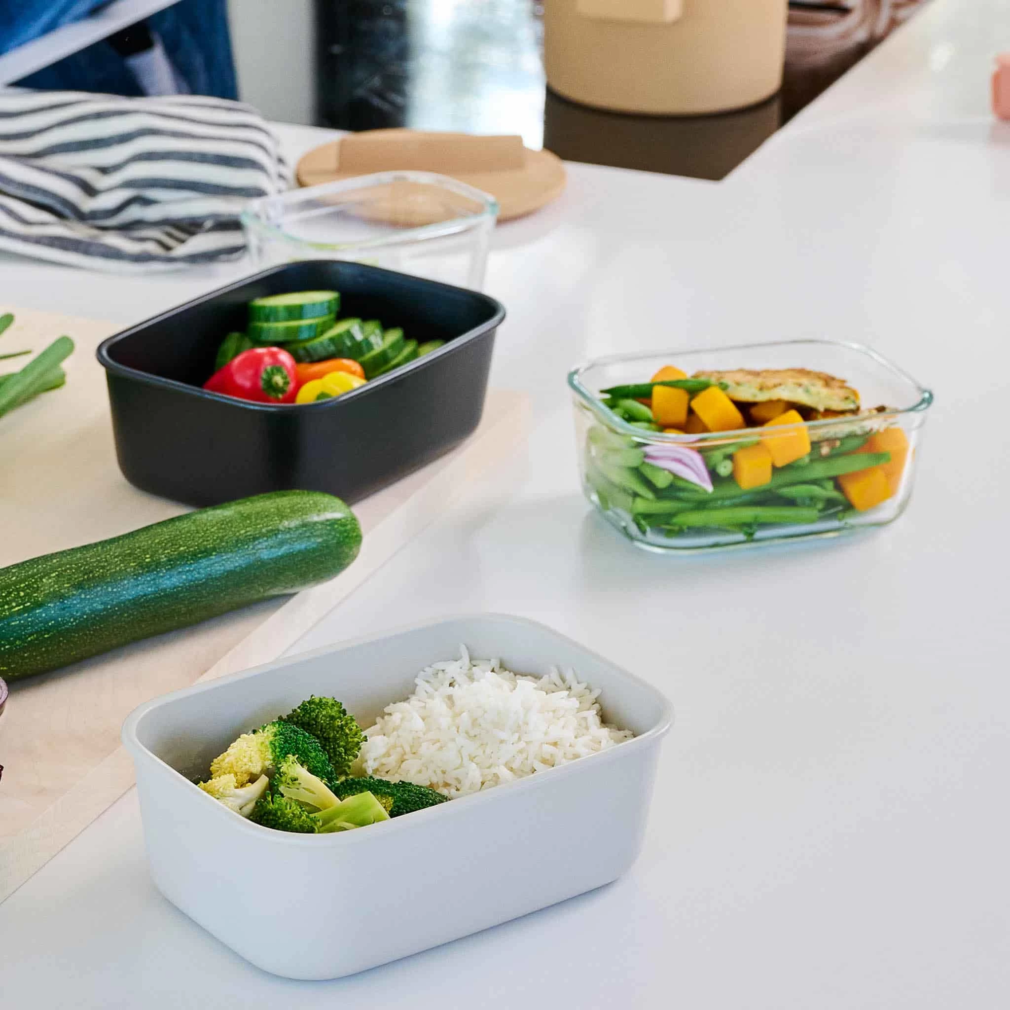 Mepal Easyclip Glass Food Storage Box, 2250ml, Nordic Sage 2 Mepal Easyclip Glass Food Storage Box, 2250ml, Nordic Sage - Image 2