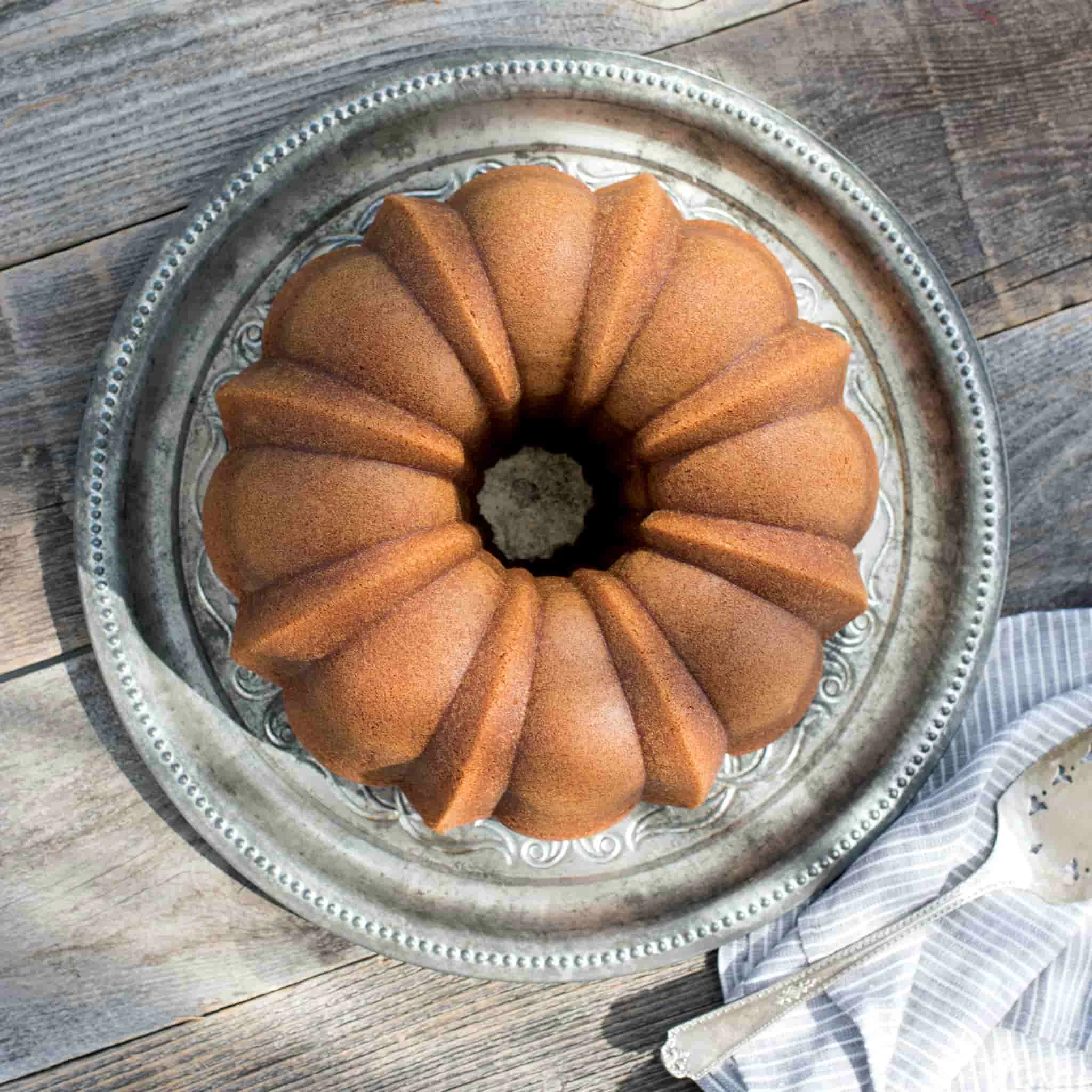 NordicWare Toffee Original Bundt Pan 2 NordicWare Toffee Original Bundt Pan - Image 2