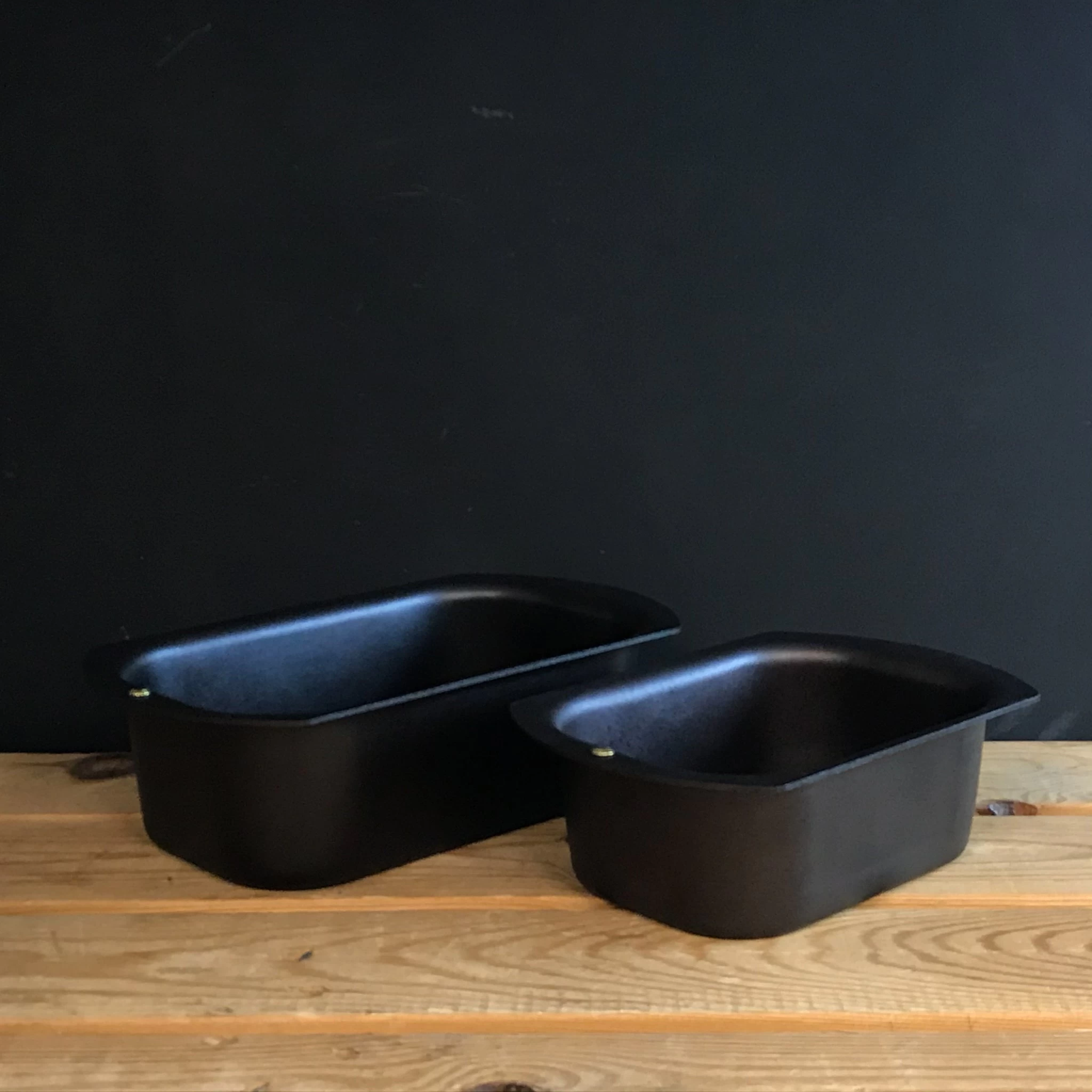 Set Of 2 Netherton Foundry Spun Iron Loaf Tins 3 Set Of 2 Netherton Foundry Spun Iron Loaf Tins - Image 3