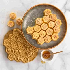 Nordicware Honeycomb Pull-Apart Dessert Pan 6 Nordicware Honeycomb Pull-Apart Dessert Pan -Sous Chef Kitchenware NW0014NordicwareHoneycombPull ApartDessertPanLifestyle2