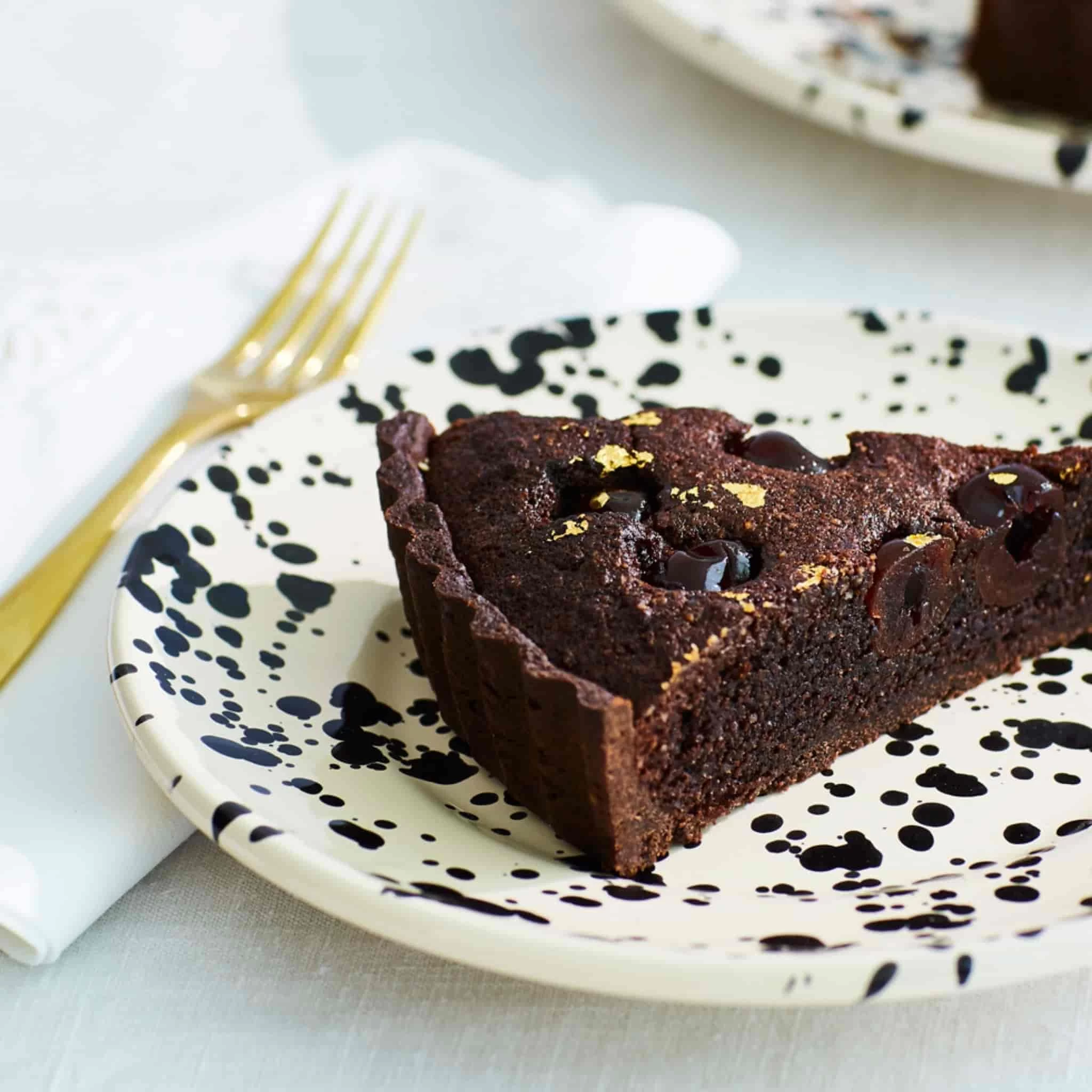 Puglia Black Splatter Dinner Plate 27cm 4 Puglia Black Splatter Dinner Plate 27cm - Image 4