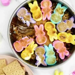 USA Pan Round Cake Pan -Sous Chef Kitchenware UP0003BUSAPanRoundCakePan 9Lifestyle