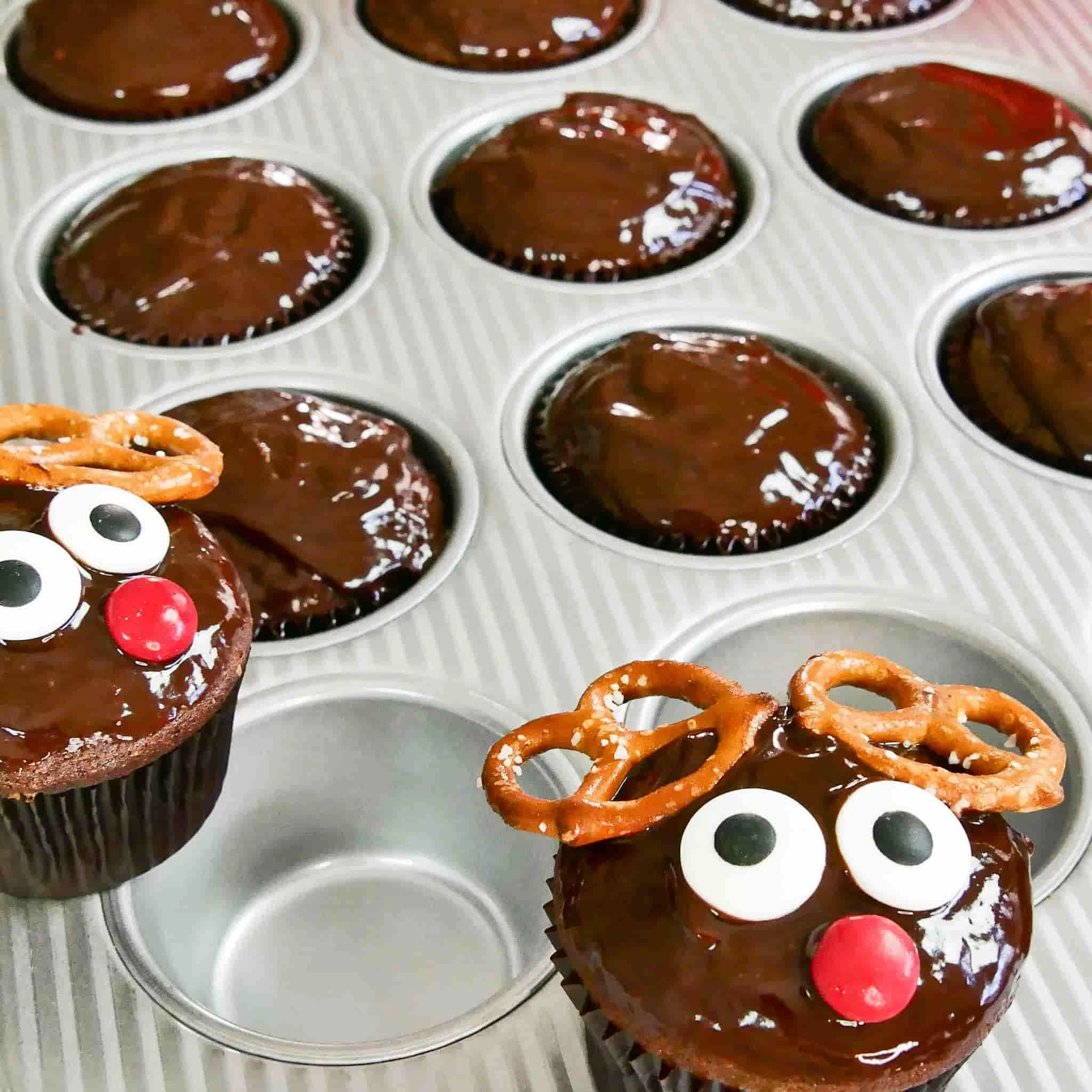 USA Pan 12 Cup Muffin Pan 2 USA Pan 12 Cup Muffin Pan - Image 2