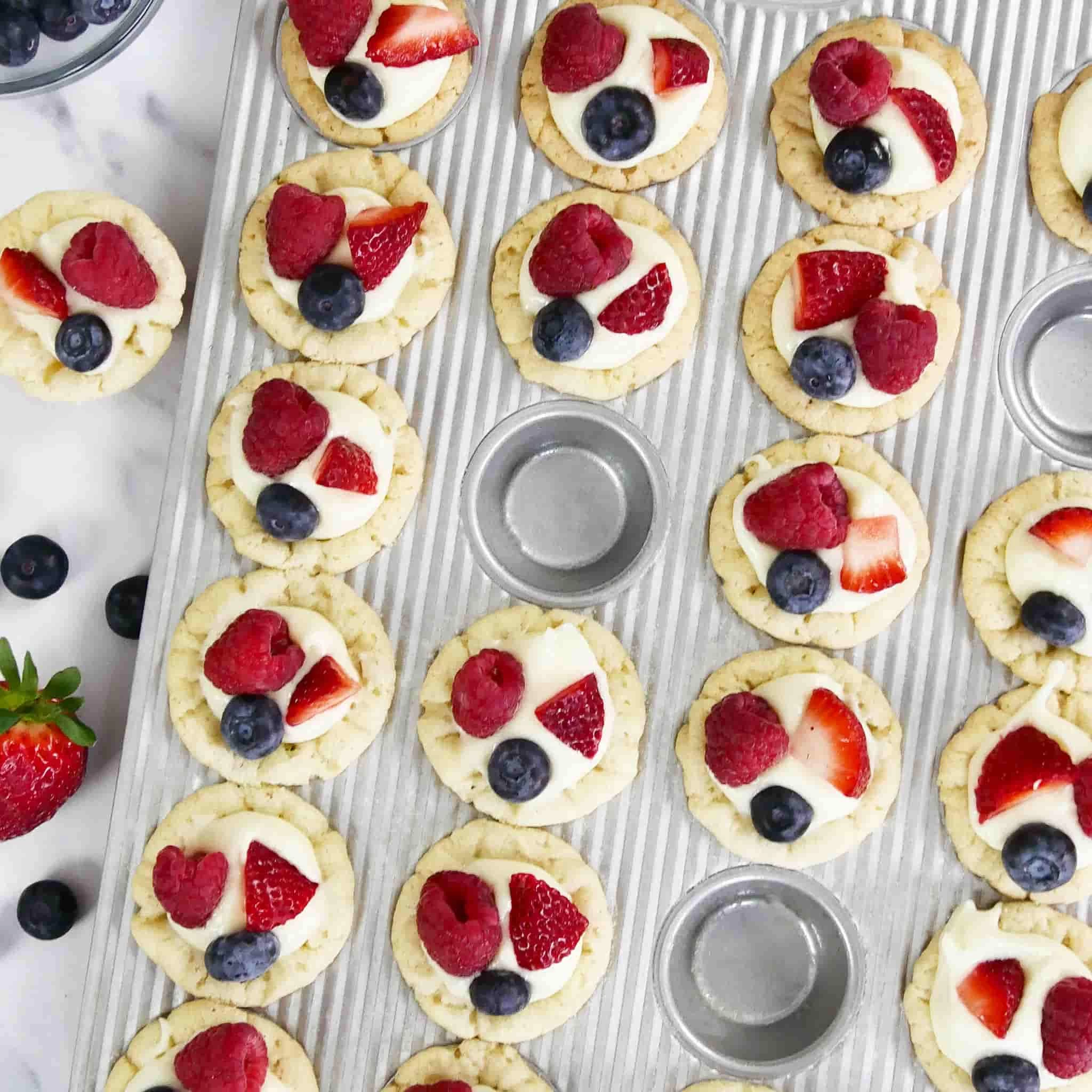 USA Pan 24 Cup Mini Muffin Pan 2 USA Pan 24 Cup Mini Muffin Pan - Image 2