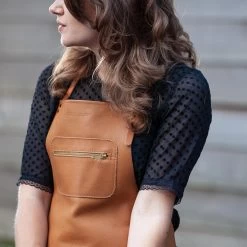 Dutchdeluxes Leather Zipper Apron In Classic Brown -Sous Chef Kitchenware dutch deluxes leather zipper apron new natural lifestyle