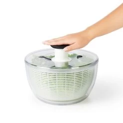 OXO Good Grips Salad Spinner 4.0 7 OXO Good Grips Salad Spinner 4.0 -Sous Chef Kitchenware oxo salad spinner 3